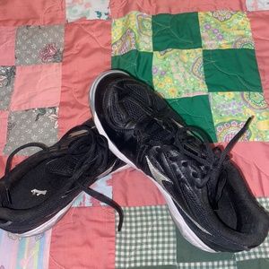 Black Mizuno Volleyball Shoes. Wide size 10